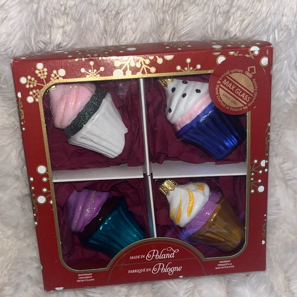 💕Max Glass Blown Mini Cupcake Christmas Ornament Set💕 - Picture 1 of 2